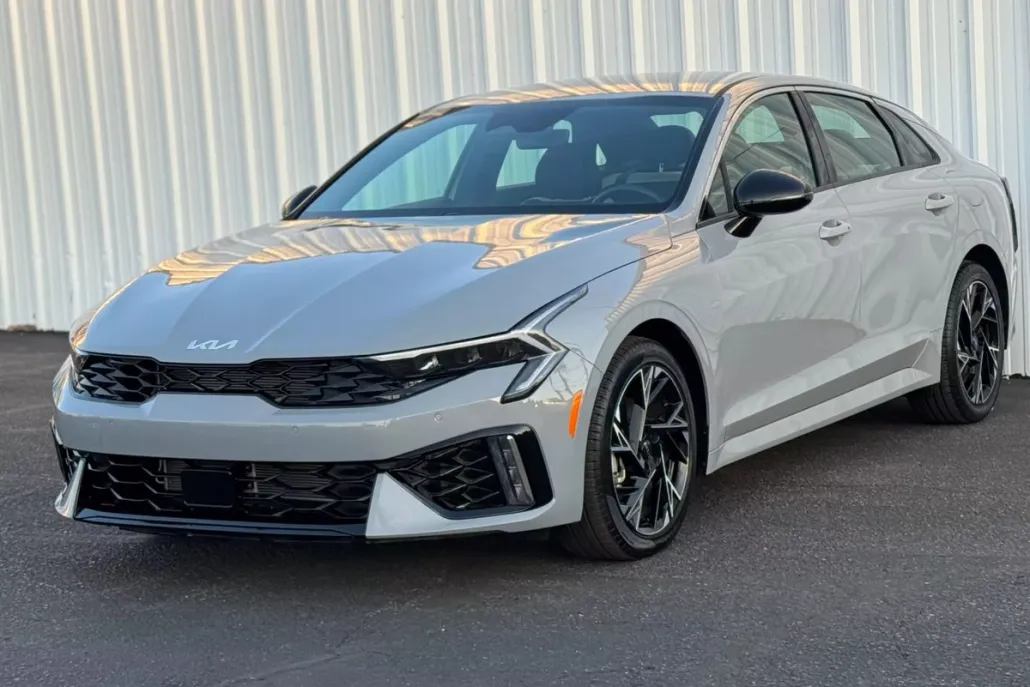2025 Kia K5 GT-Line photo 1