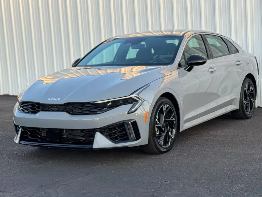 2025 Kia K5 GT-Line photo 1