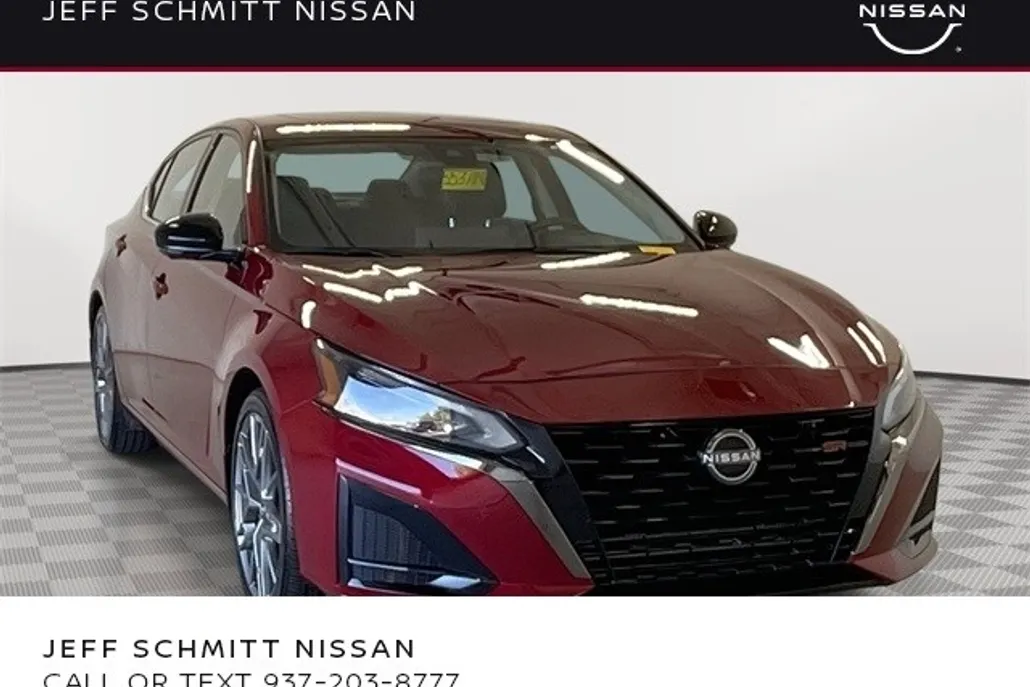 2024 Nissan Altima SR photo 1