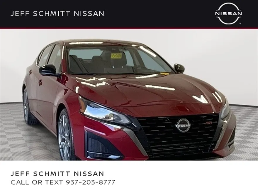 2024 Nissan Altima SR photo 1