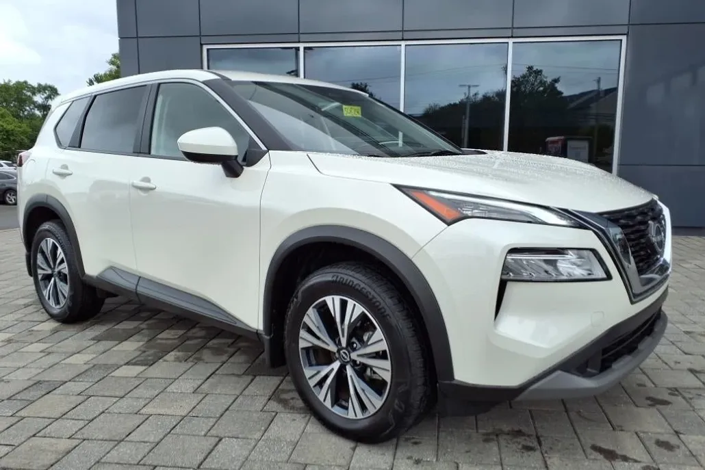 2023 Nissan Rogue SV photo 1