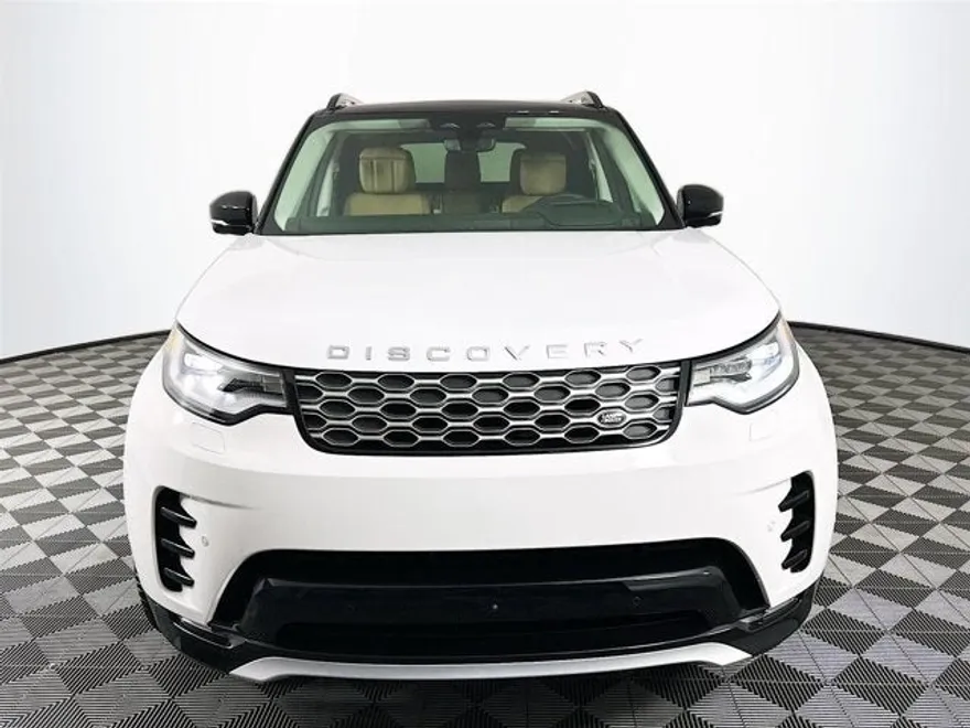 2025 Land Rover Discovery Metropolitan Edition photo 2