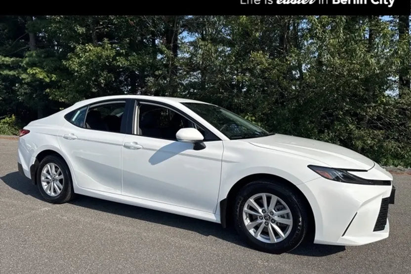 2025 Toyota Camry LE photo 1