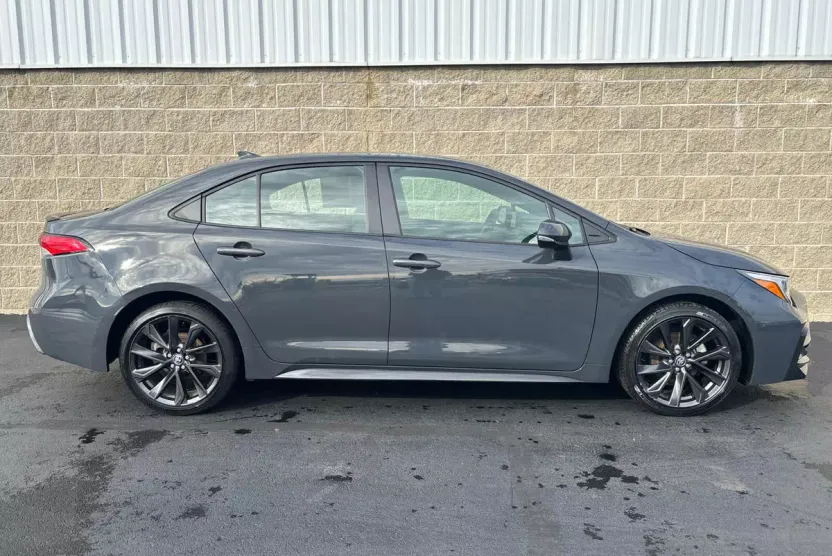 2024 Toyota Corolla SE photo 1