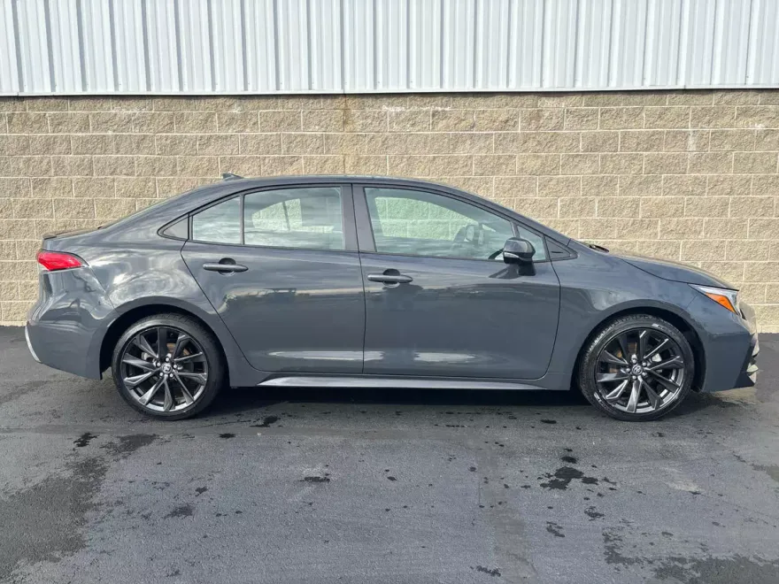 2024 Toyota Corolla SE photo 1