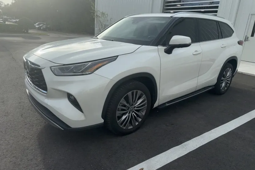 2021 Toyota Highlander Platinum photo 1