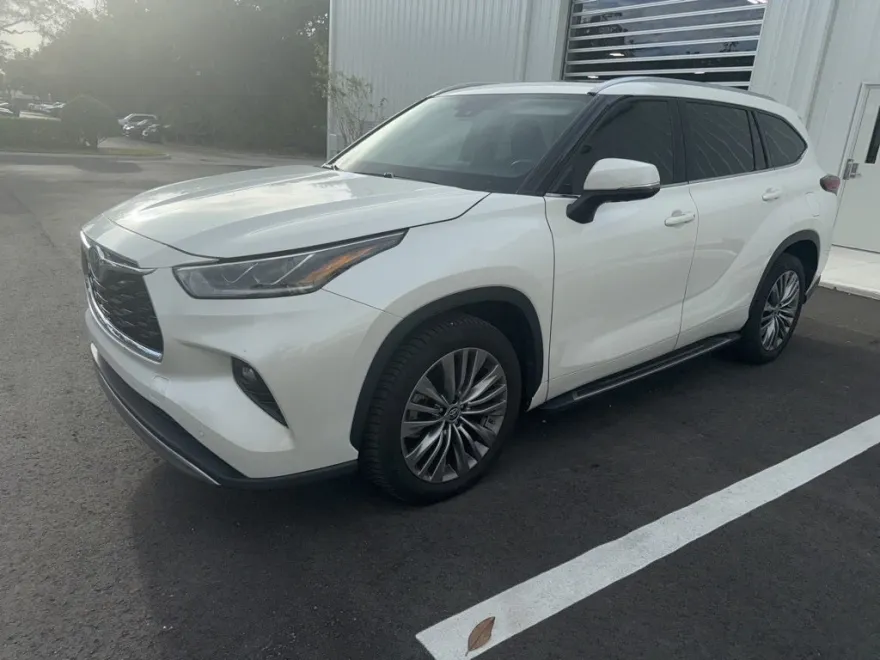 2021 Toyota Highlander Platinum photo 1
