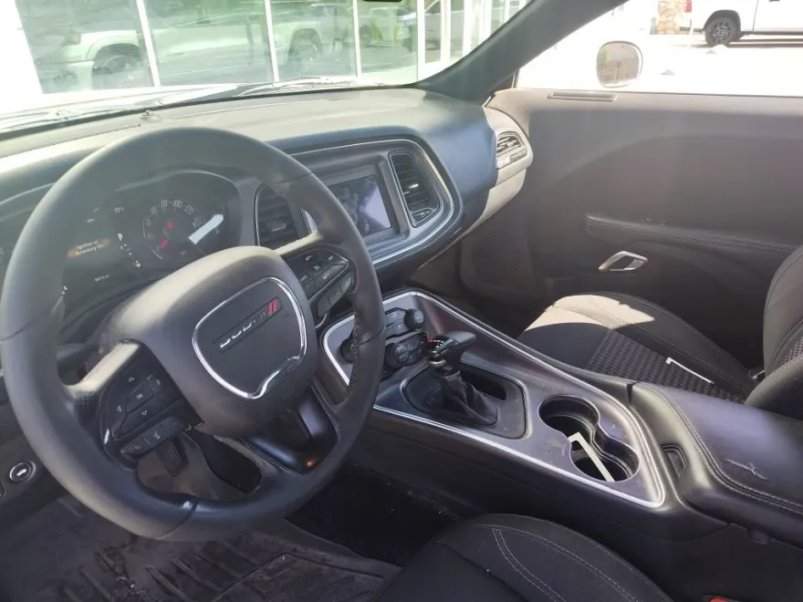 2018 Dodge Challenger SXT photo 1