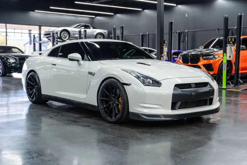 2010 Nissan GT-R Premium photo 1