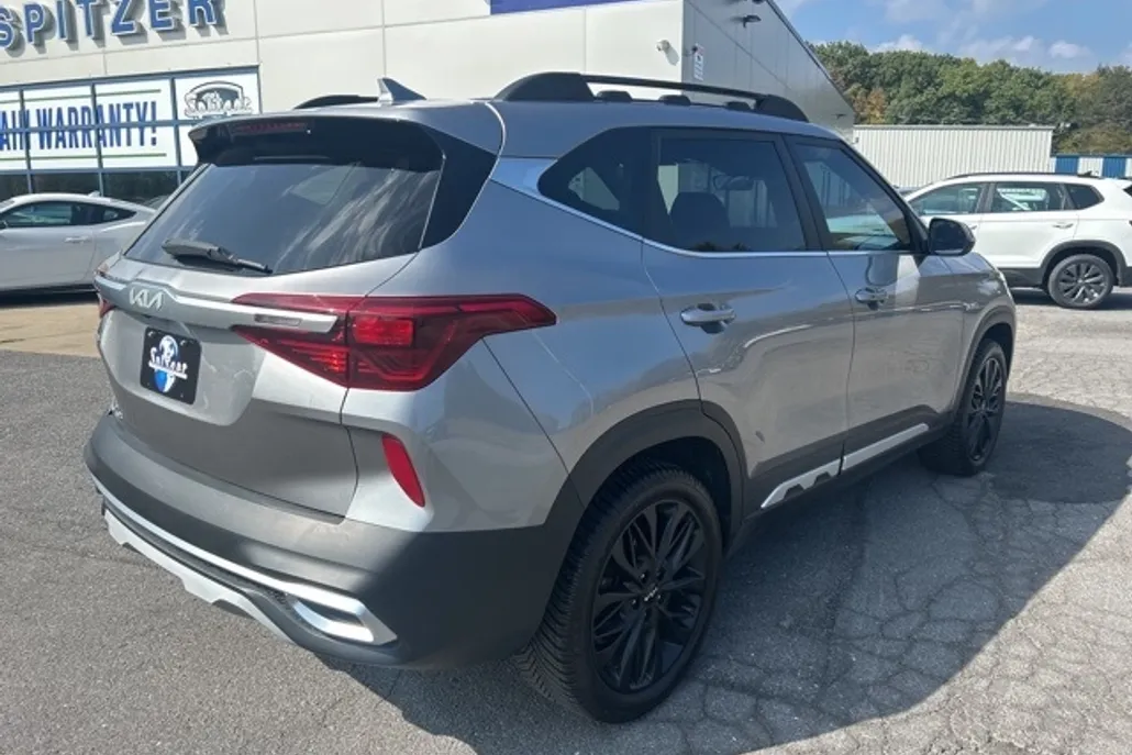 2022 Kia Seltos Nightfall Edition photo 1