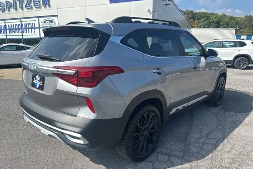 2022 Kia Seltos Nightfall Edition photo 1