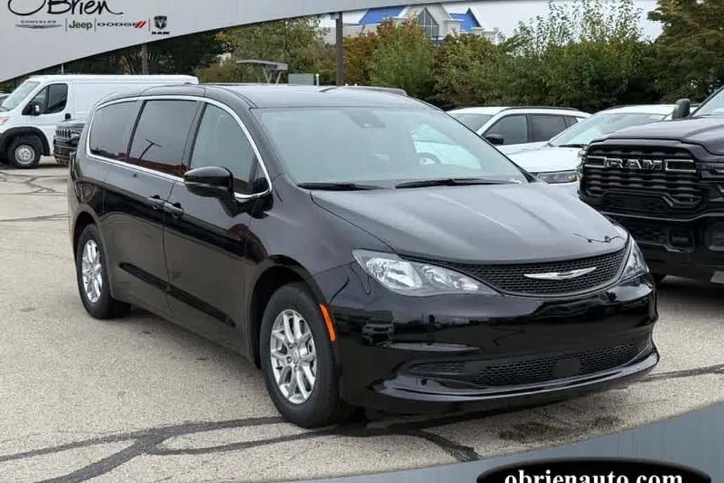 2026 Chrysler Voyager LX photo 1