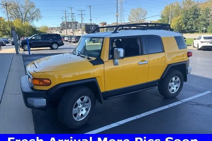 2010 Toyota FJ Cruiser Base photo 1