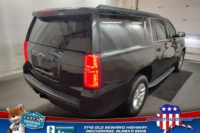 2018 Chevrolet Suburban LT photo 1