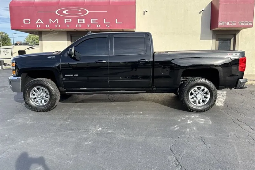 2017 Chevrolet Silverado 2500HD LT photo 1