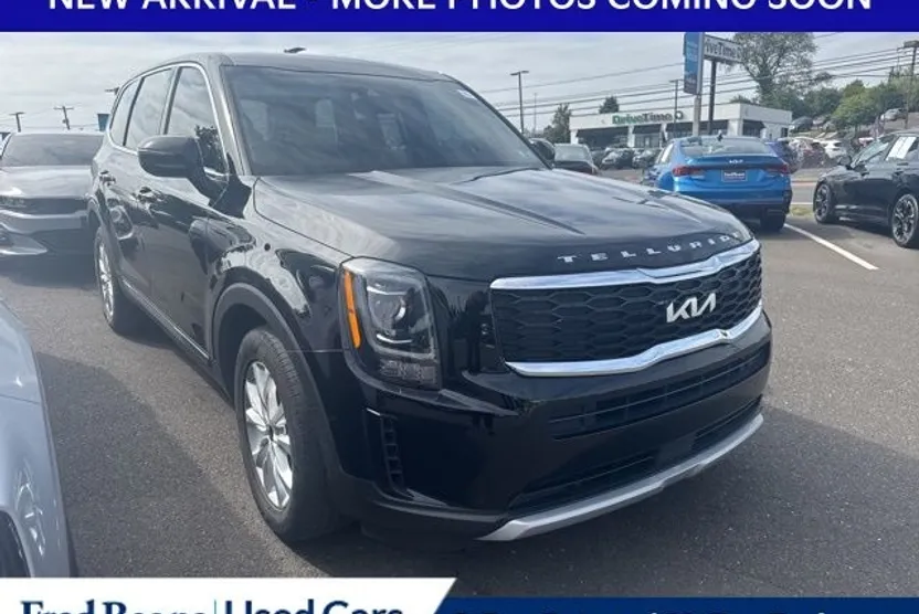 2022 Kia Telluride LX photo 1