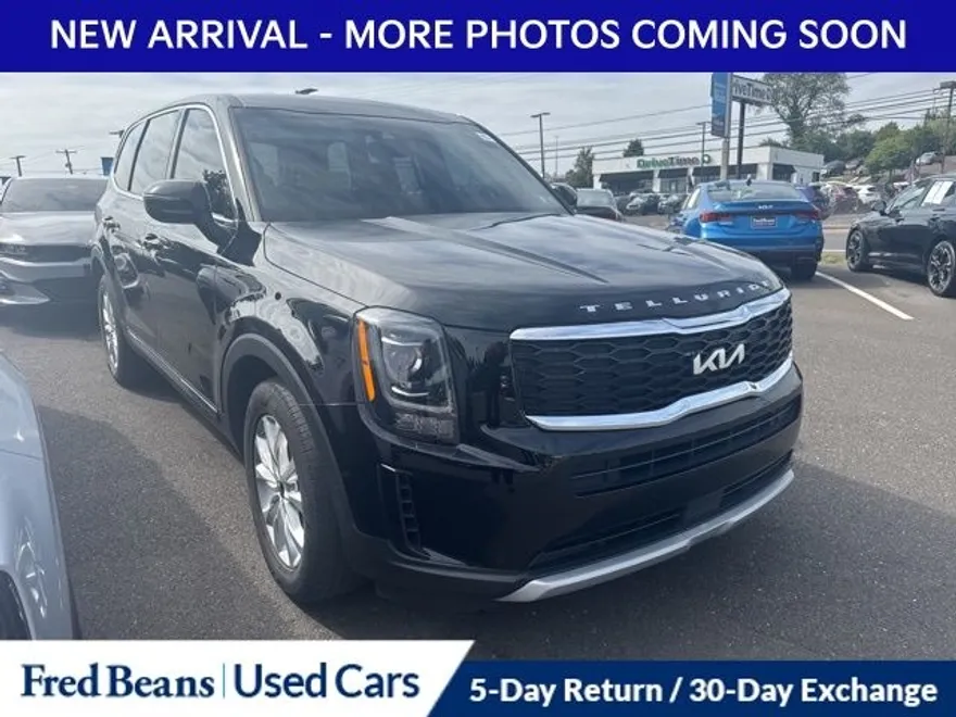 2022 Kia Telluride LX photo 1