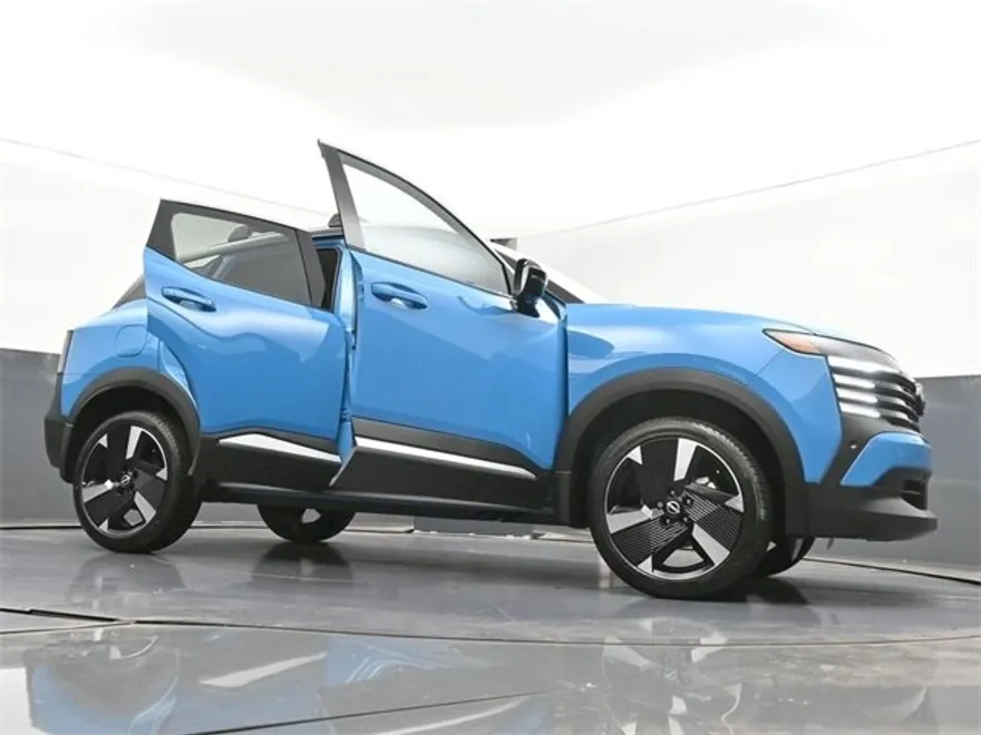 2026 Nissan Kicks SR photo 1