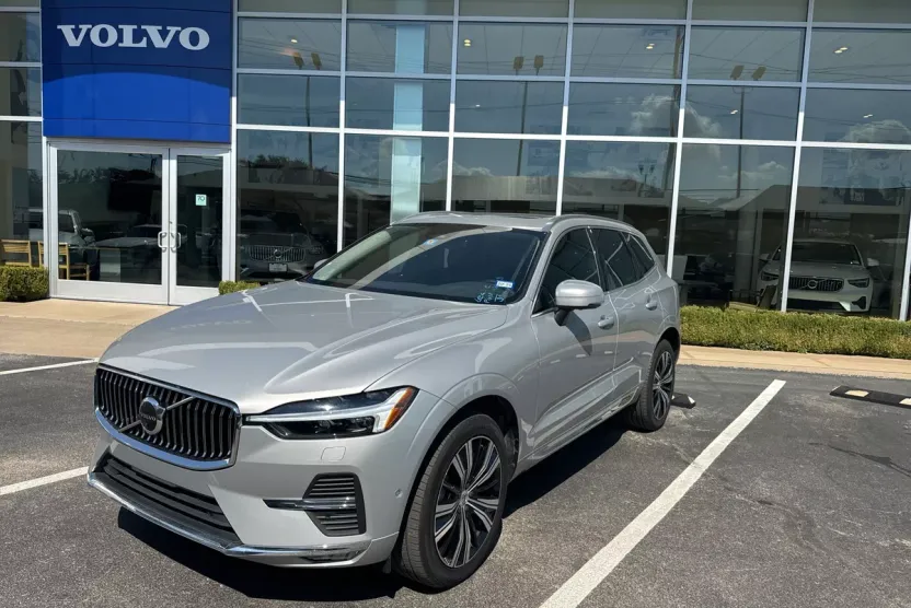 2023 Volvo XC60 B5 Plus photo 1