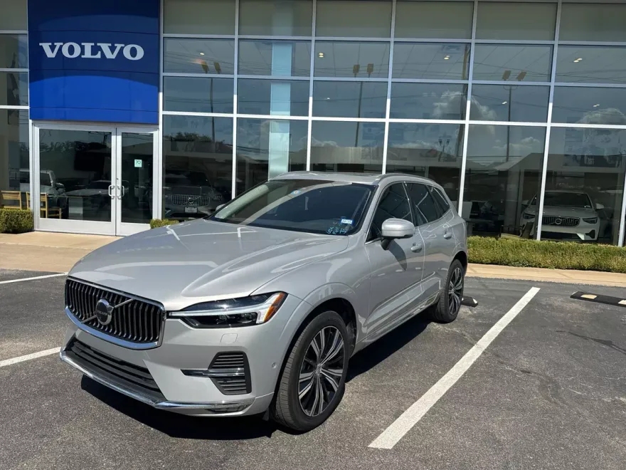 2023 Volvo XC60 B5 Plus photo 1