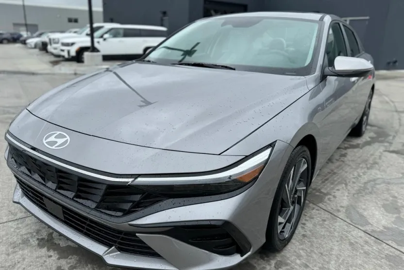 2025 Hyundai Elantra Hybrid Limited photo 1