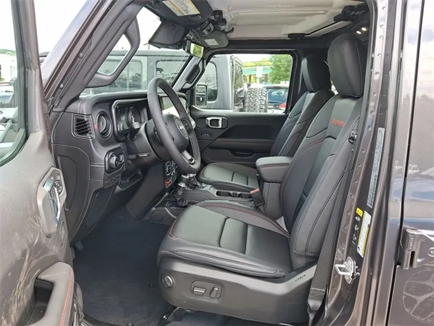 2025 Jeep Wrangler Rubicon photo 1