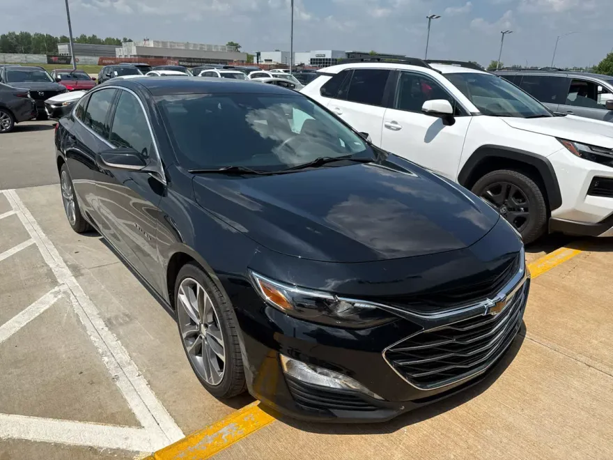 2023 Chevrolet Malibu 1LT photo 1