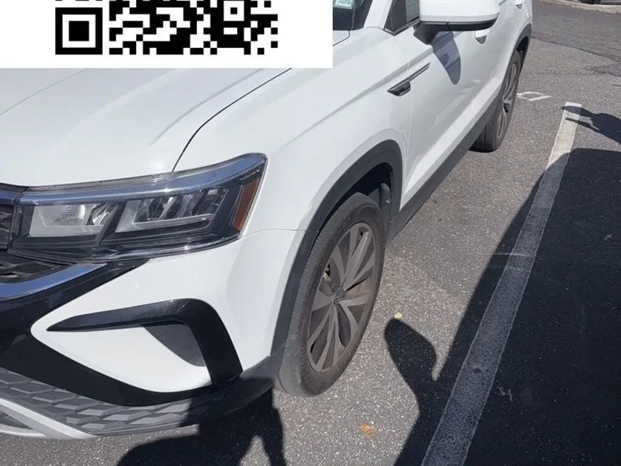 2022 Volkswagen Taos SE photo 1