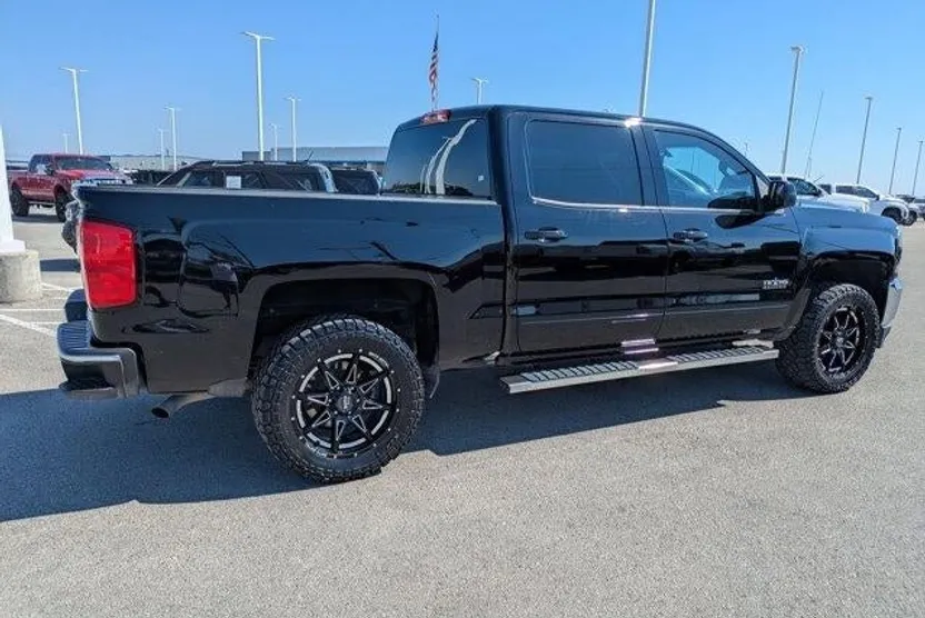 2018 Chevrolet Silverado 1500 LT photo 1