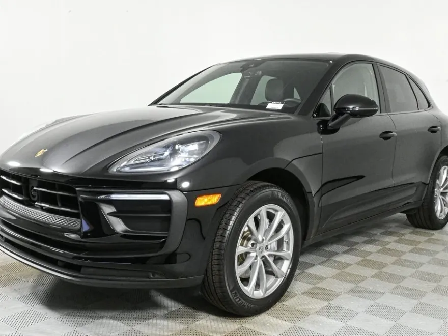 2025 Porsche Macan T photo 1
