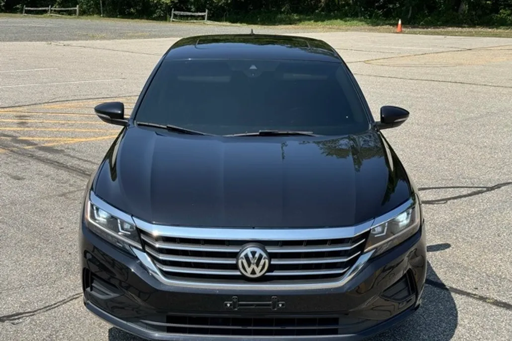 2021 Volkswagen Passat 2.0T SE photo 1
