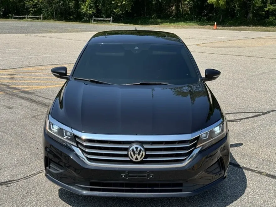 2021 Volkswagen Passat 2.0T SE photo 1