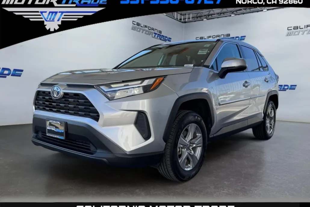 2023 Toyota RAV4 Hybrid LE photo 1