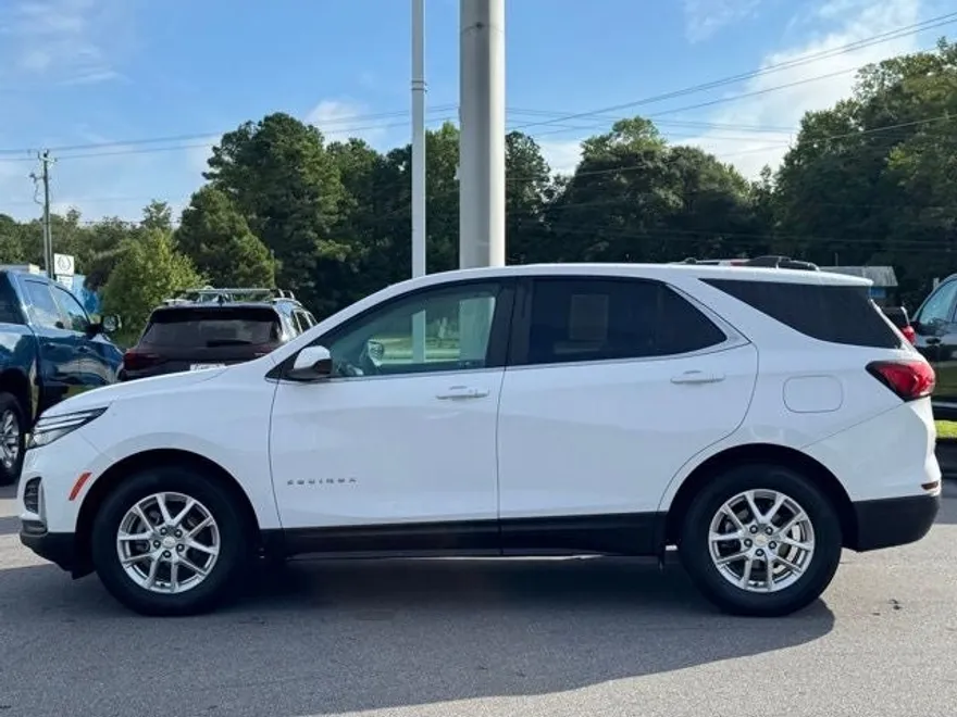 2022 Chevrolet Equinox LT photo 1