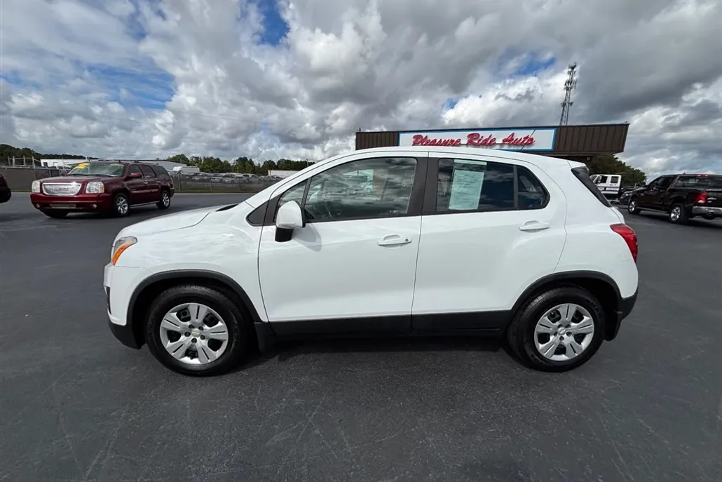2016 Chevrolet Trax LS photo 1