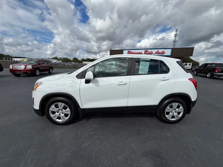 2016 Chevrolet Trax LS photo 1
