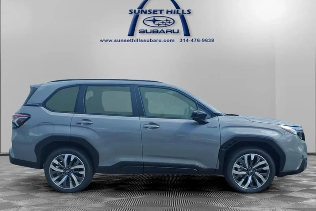 2025 Subaru Forester Touring photo 1