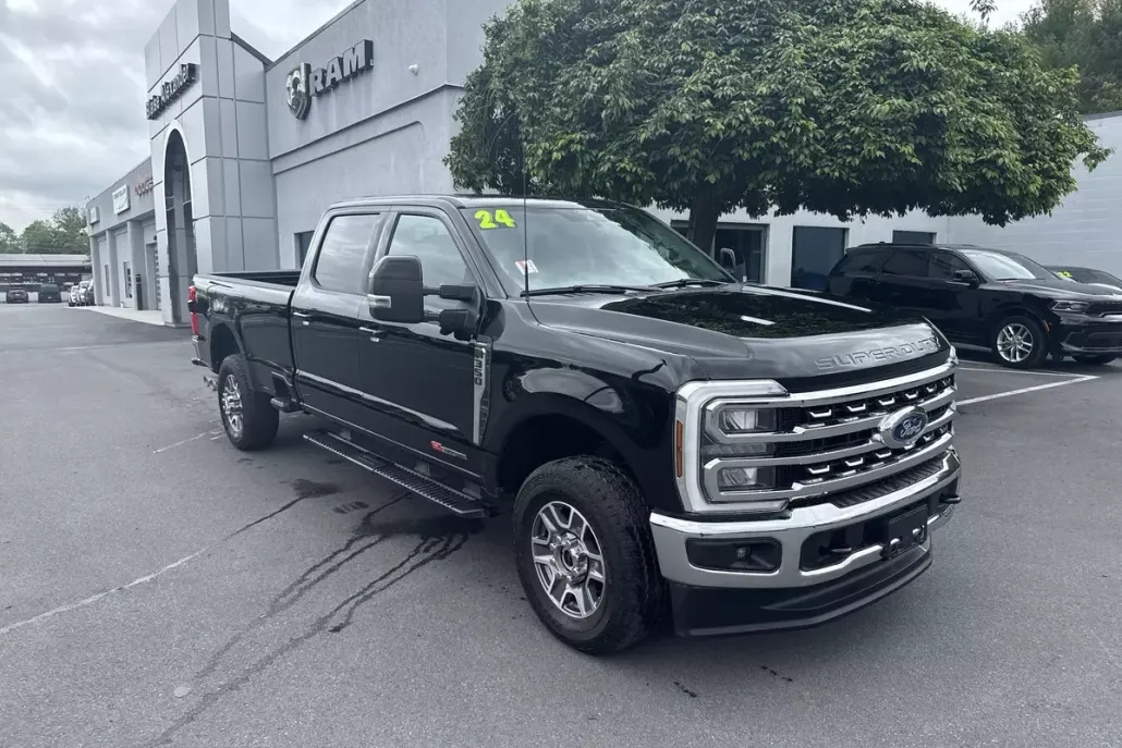 2024 Ford F-350 Lariat photo 1