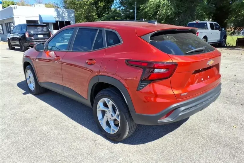 2024 Chevrolet Trax LS photo 1