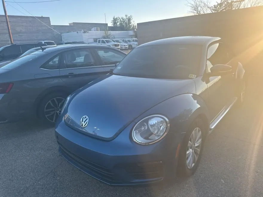 2019 Volkswagen Beetle S photo 1
