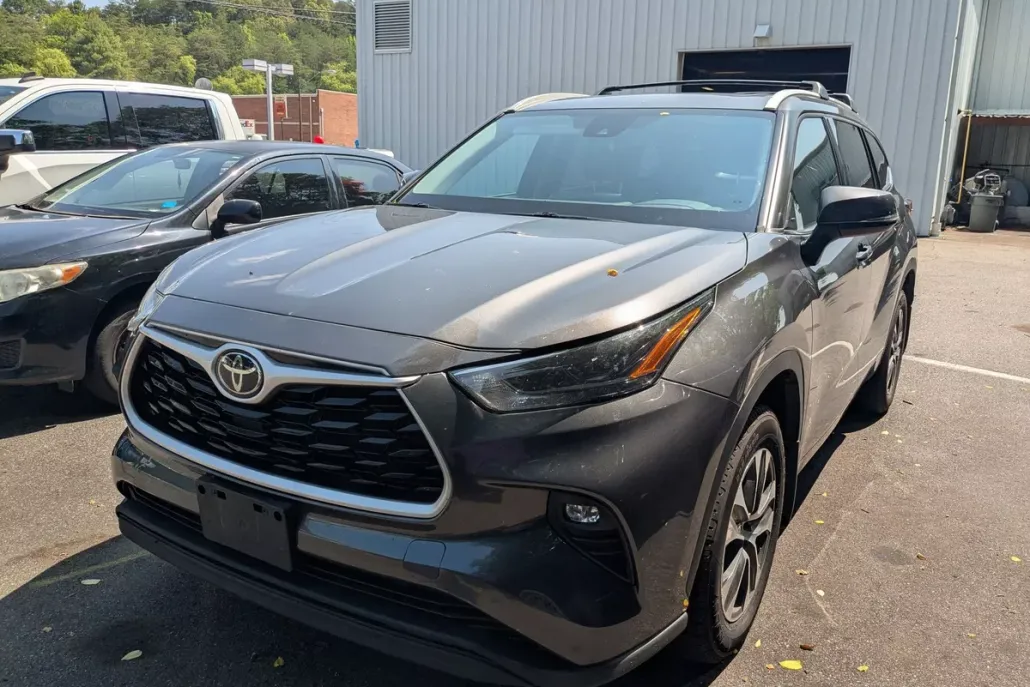 2022 Toyota Highlander XLE photo 1