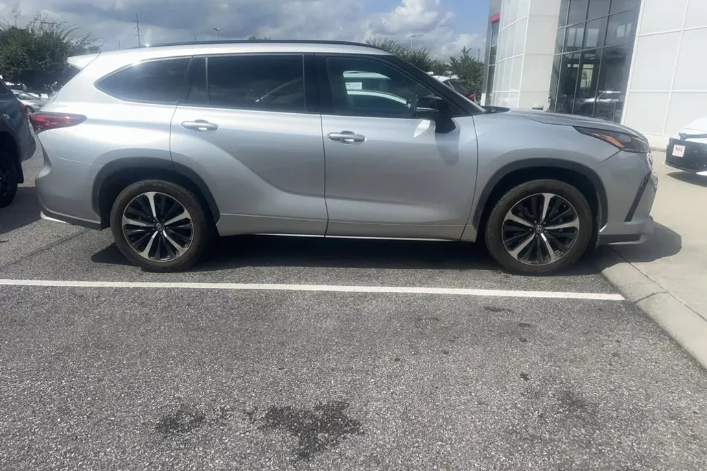 2022 Toyota Highlander XSE photo 1