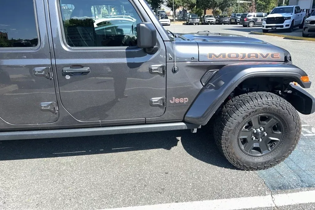 2023 Jeep Gladiator Mojave photo 1