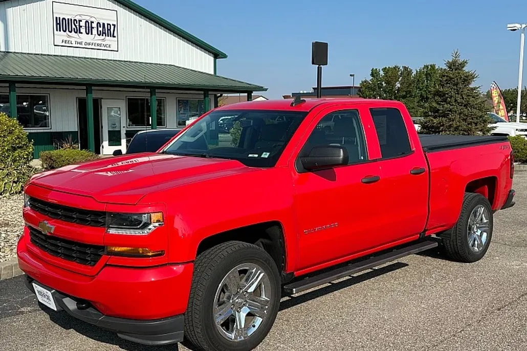 2018 Chevrolet Silverado 1500 Custom photo 1