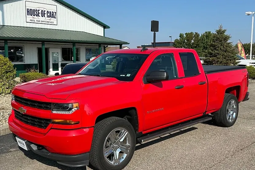 2018 Chevrolet Silverado 1500 Custom photo 1