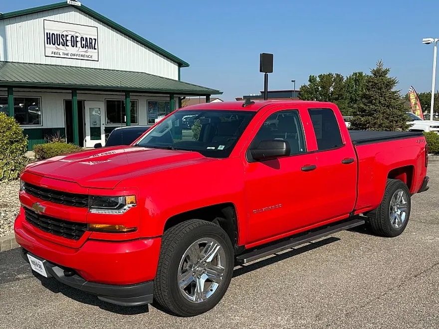 2018 Chevrolet Silverado 1500 Custom photo 1