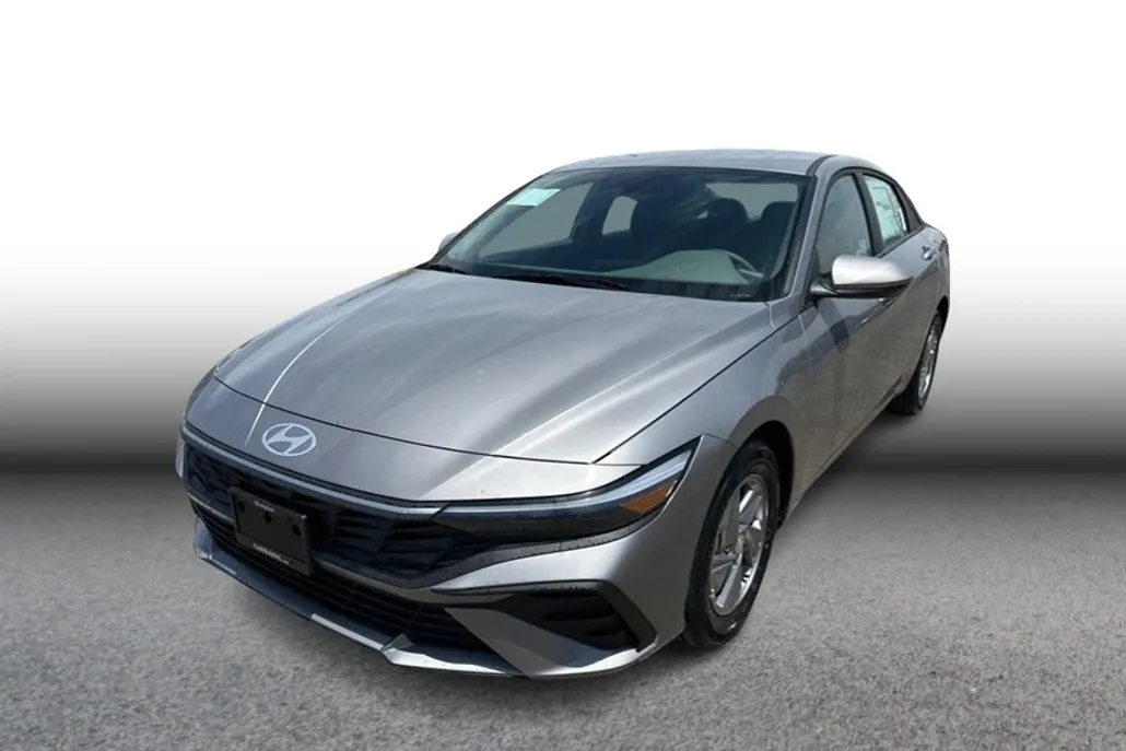 2025 Hyundai Elantra SE photo 1