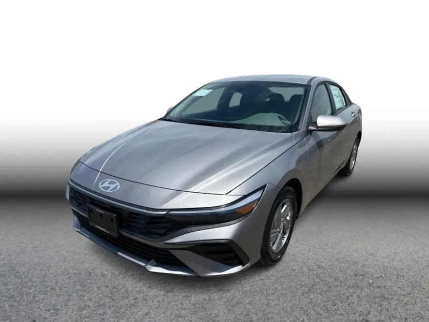 2025 Hyundai Elantra SE photo 1