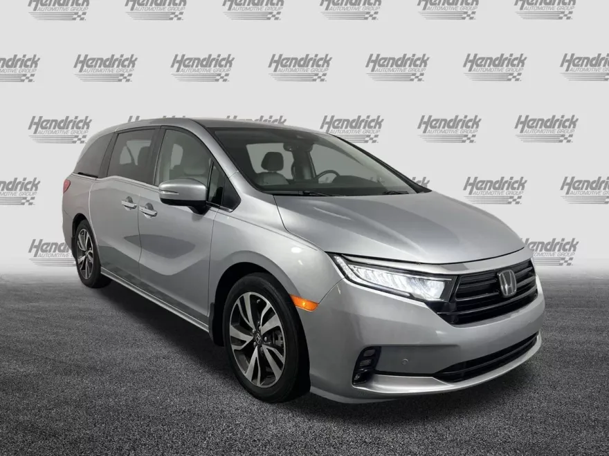 2024 Honda Odyssey Touring photo 1