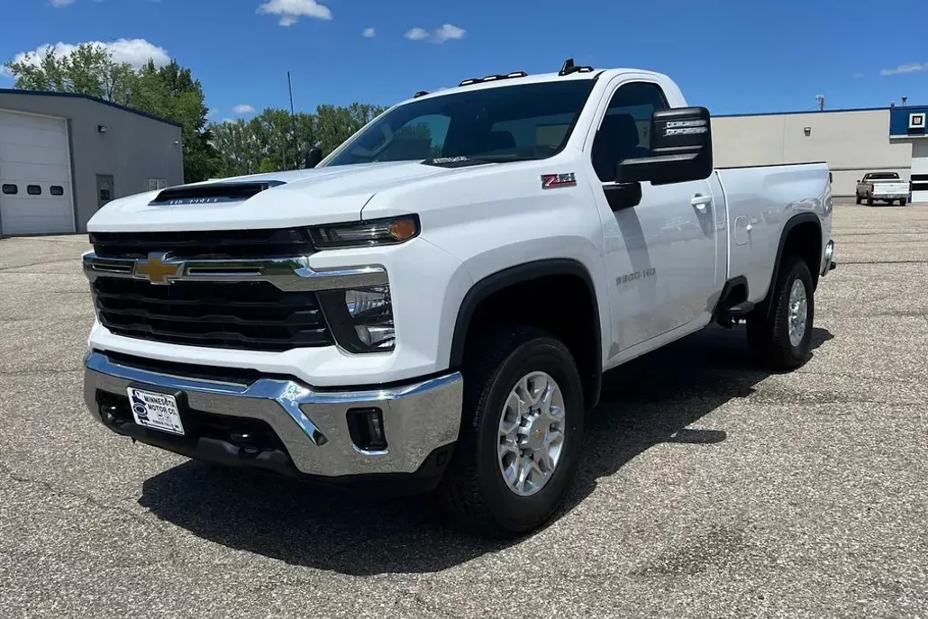 2025 Chevrolet Silverado 3500HD LT photo 1